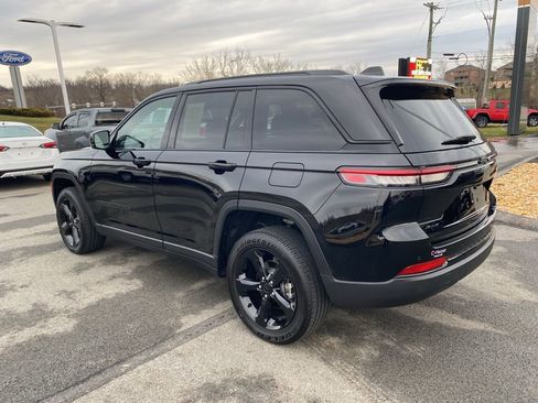 Used 2025 Jeep Grand Cherokee Altitude image 5