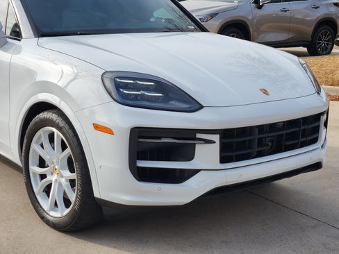 Used 2024 Porsche Cayenne image 7
