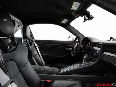 Used 2019 Porsche 911 GT3 RS image 41