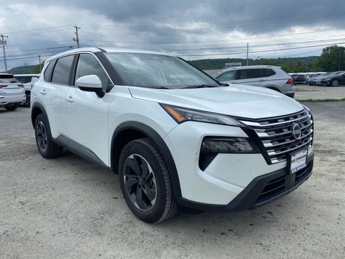 Used 2025 Nissan Rogue SV AWD/4WD image 1