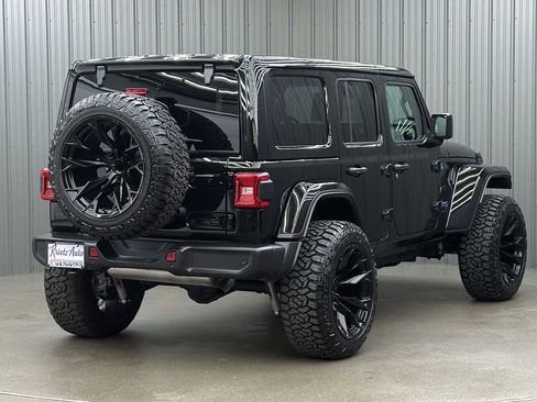 Used 2025 Jeep Wrangler Unlimited Sahara w/ Safety Group AWD/4WD image 5