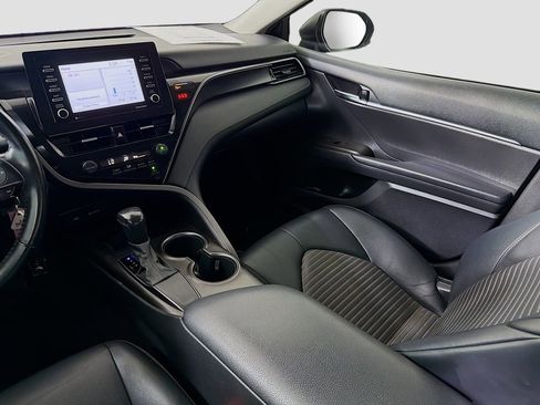 Used 2021 Toyota Camry SE FWD image 22