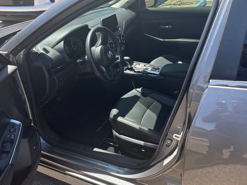 Used 2023 Nissan Sentra SR w/ SR Premium Package FWD image 2
