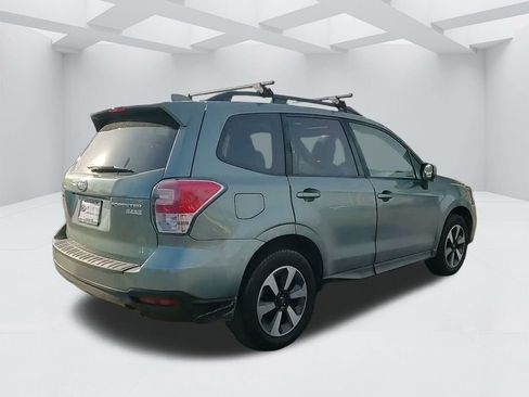 Used 2017 Subaru Forester 2.5i Premium image 5