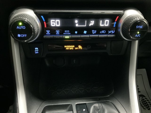 Used 2021 Toyota RAV4 LE AWD/4WD image 29