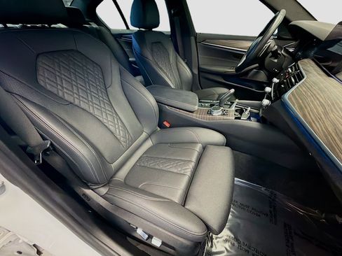 Used 2021 BMW 530e w/ Premium Package image 15