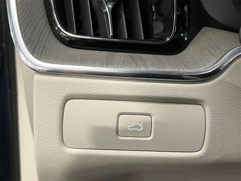 Certified 2023 Volvo XC60 B5 Ultimate w/ Climate Package image 21