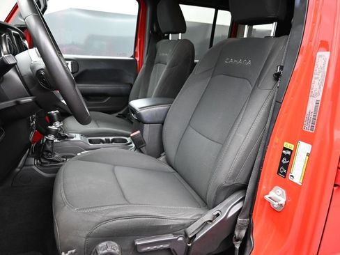 Used 2023 Jeep Wrangler Unlimited Sahara AWD/4WD image 2