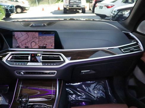Used 2021 BMW X7 M50i w/ Dynamic Handling Package AWD/4WD image 24