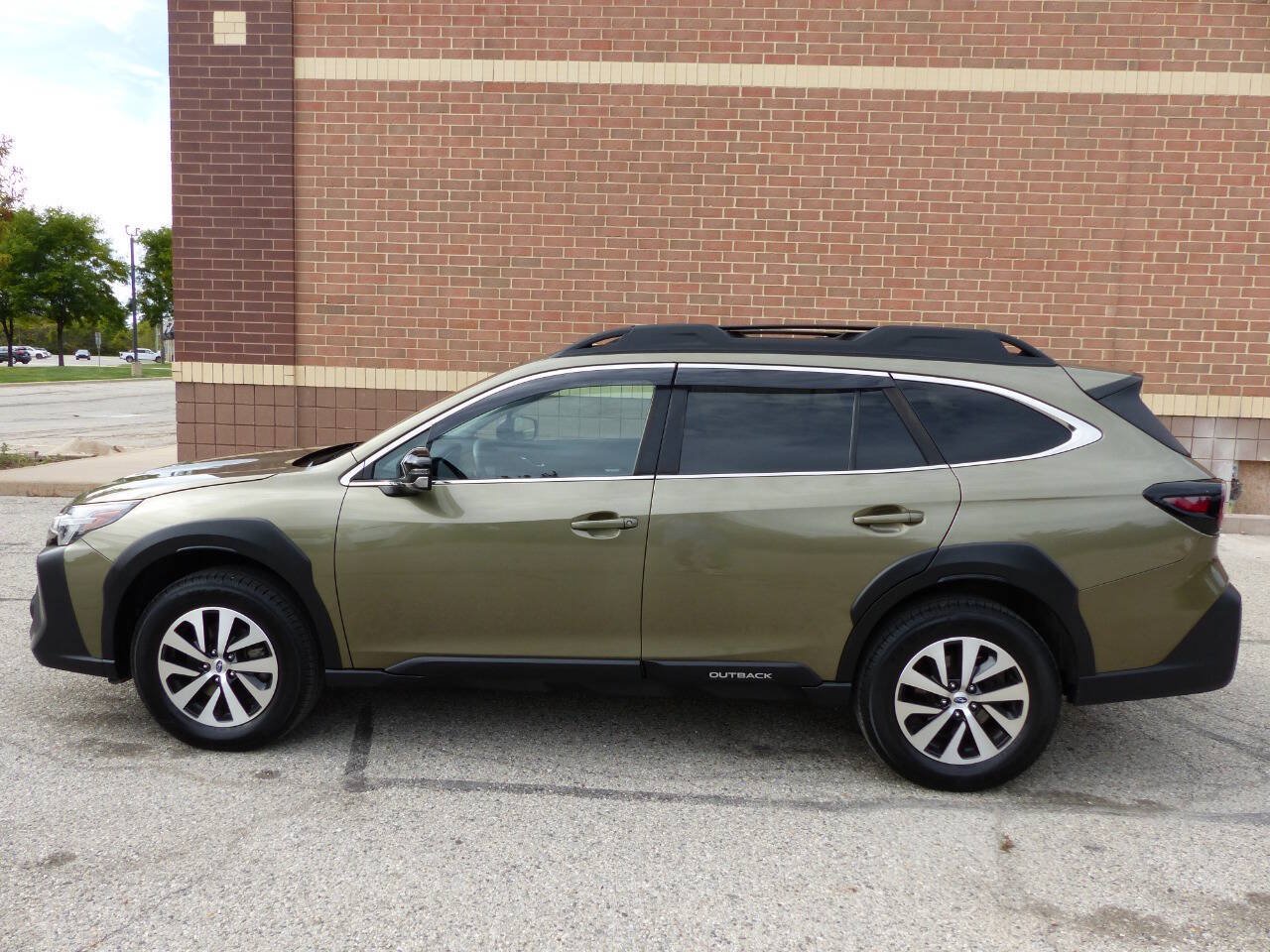 Used 2023 Subaru Outback Premium AWD/4WD image 6