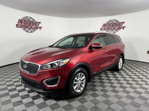 Used 2017 Kia Sorento AWD image 3