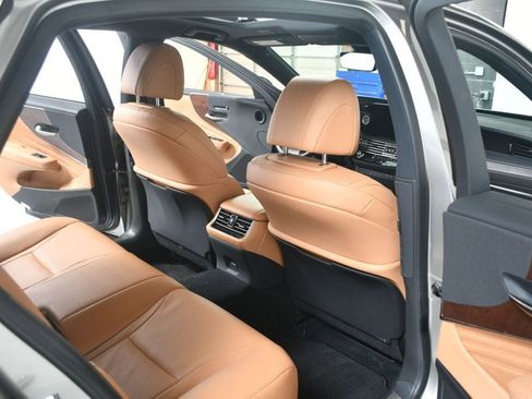 Used 2023 Lexus LS 500 w/ Accessory Package (Z2) image 40