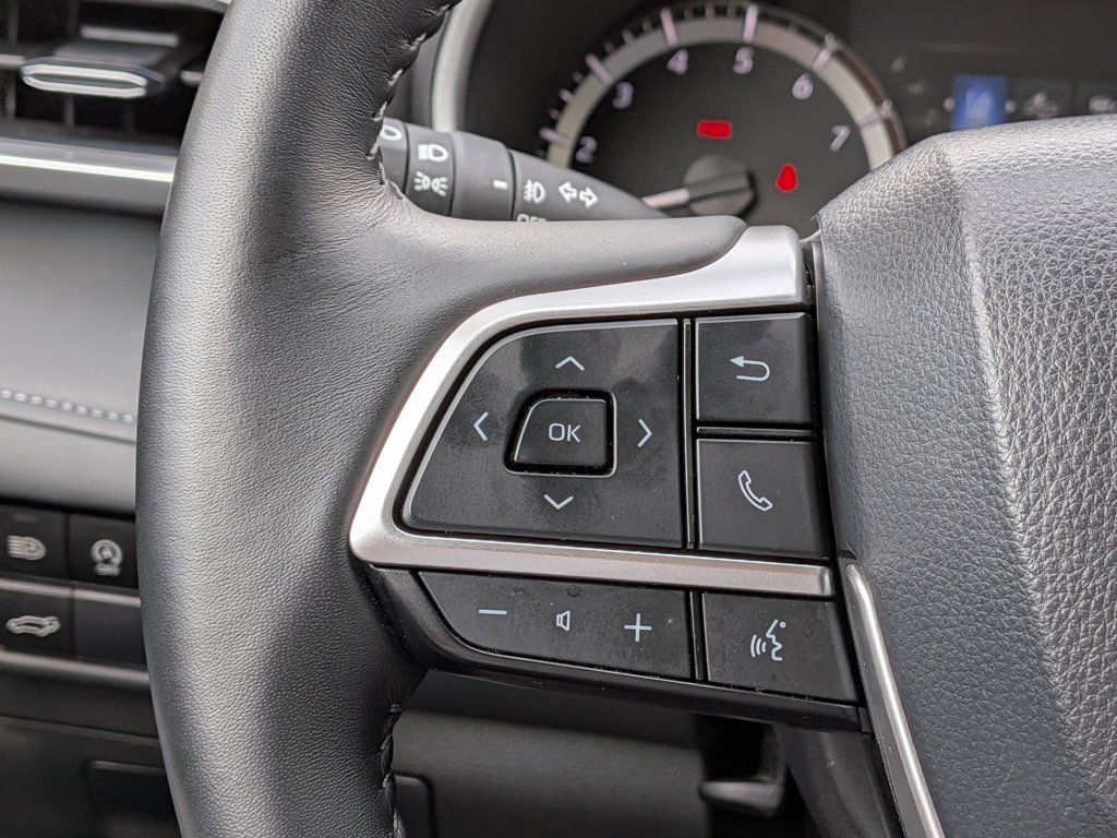 Used 2026 Toyota Highlander XLE AWD/4WD image 30