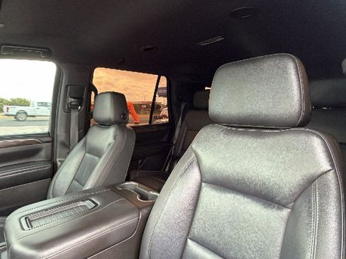 Used 2021 Chevrolet Tahoe Z71 w/ Z71 Off-Road Package AWD/4WD image 13
