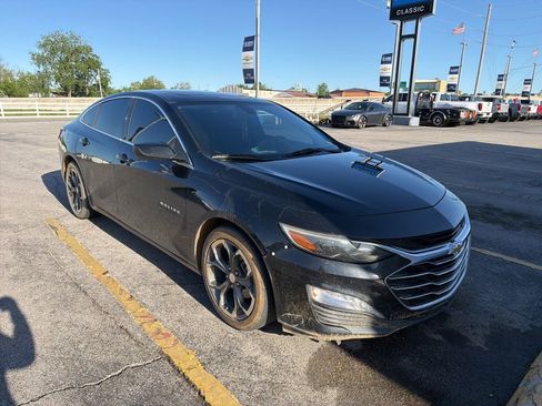 Used 2021 Chevrolet Malibu LT FWD image 1