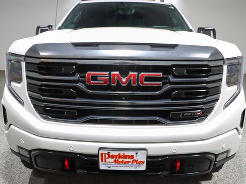 Used 2024 GMC Sierra 1500 AT4 w/ Technology Package AWD/4WD image 5