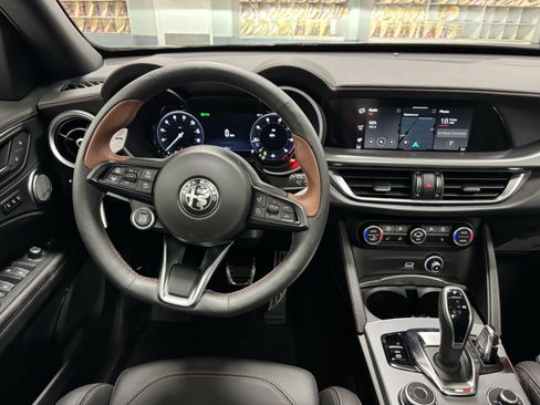 New 2025 Alfa Romeo Stelvio Sprint image 14