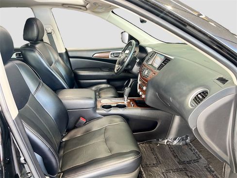 Used 2020 Nissan Pathfinder Platinum image 29