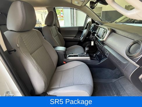 Used 2021 Toyota Tacoma SR5 AWD/4WD image 20