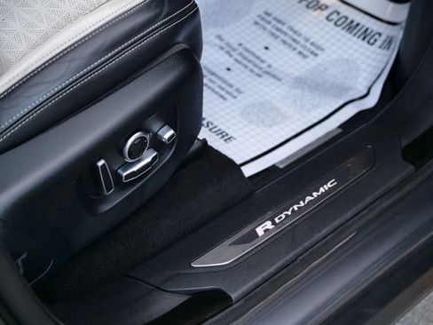 Used 2018 Land Rover Range Rover Velar R-Dynamic HSE image 28