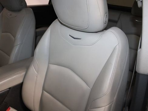 Used 2019 Cadillac XT4 Luxury w/ Cold Weather Package AWD/4WD image 5