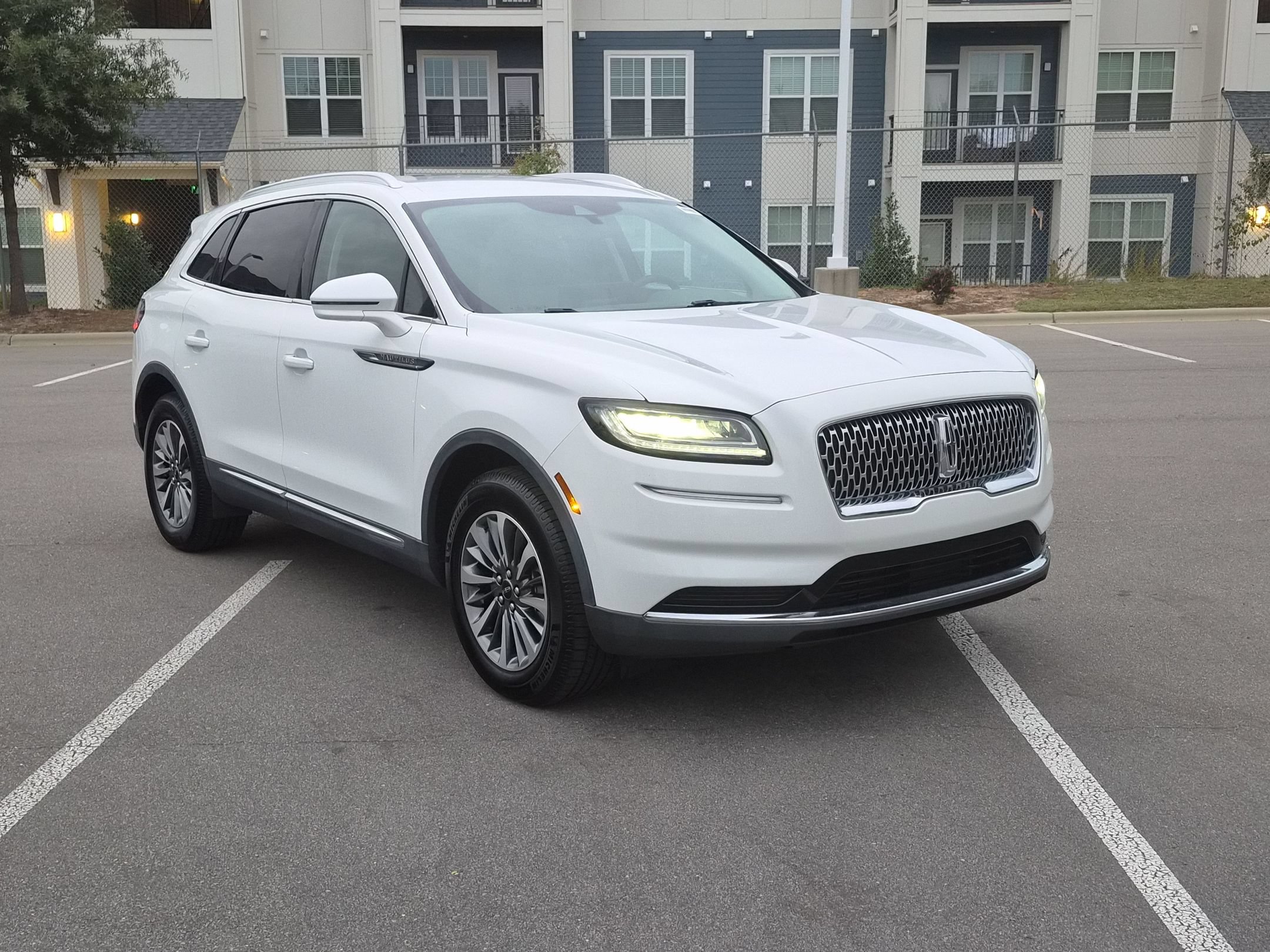 Used 2021 Lincoln Nautilus AWD w/ Equipment Group 101A image 2