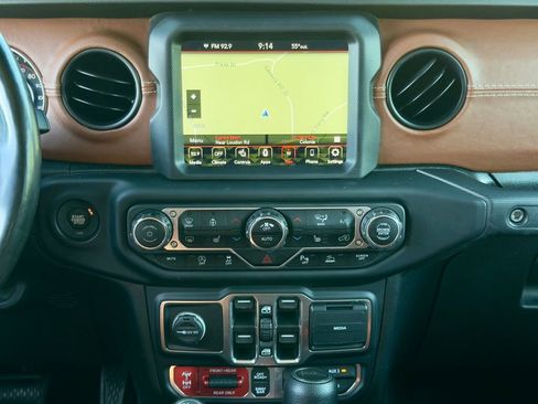 Used 2020 Jeep Gladiator Rubicon w/ Dual Top Group AWD/4WD image 25