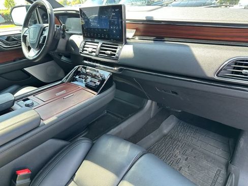 Used 2022 Lincoln Navigator Reserve w/ Equipment Group 201A AWD/4WD image 8