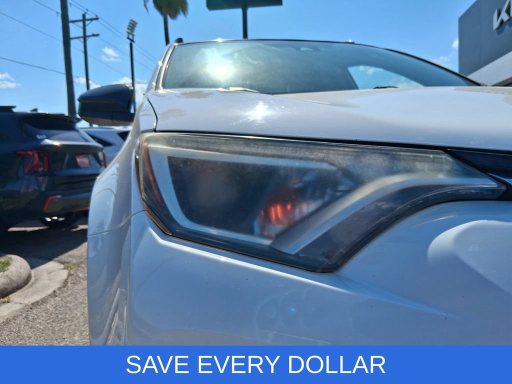 Used 2018 Toyota RAV4 LE FWD image 3