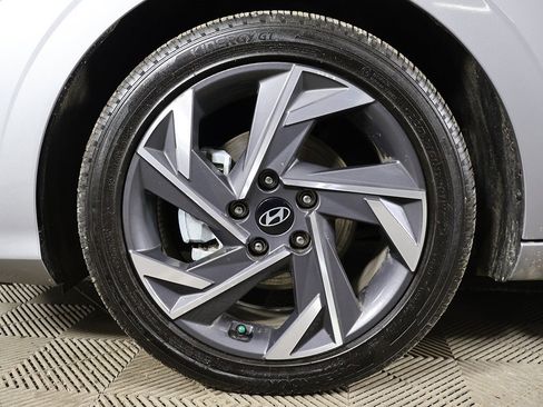 Certified 2025 Hyundai Elantra Limited image 22