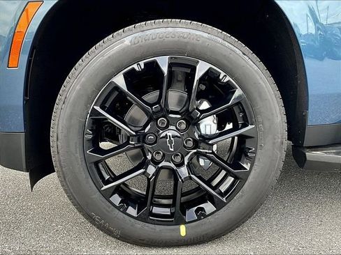 New 2026 Chevrolet Suburban Premier image 7