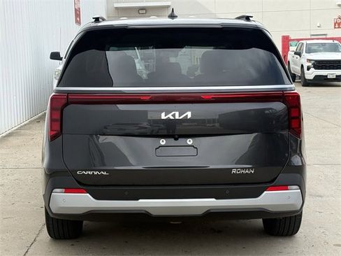 Used 2025 Kia Carnival EX image 5