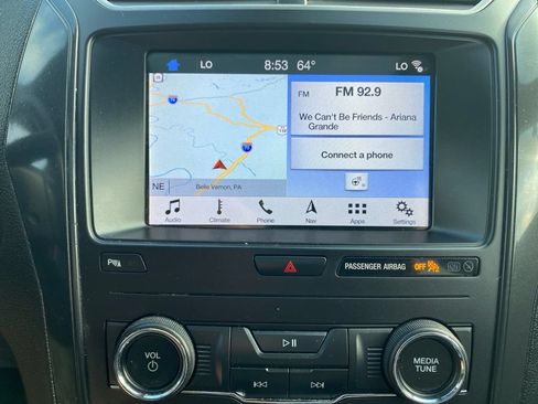 Used 2019 Ford Explorer XLT w/ Equipment Group 202A AWD/4WD image 30