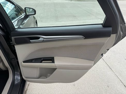 Used 2019 Ford Fusion SE image 17