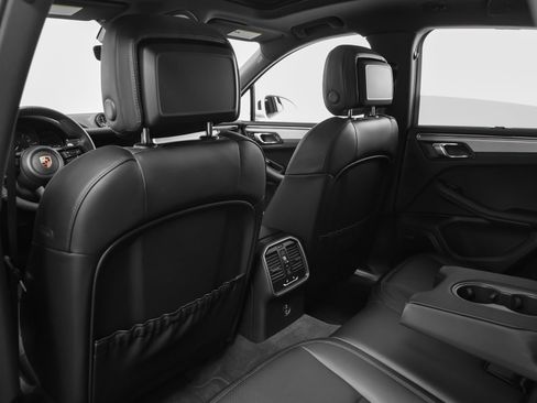 Certified 2026 Porsche Macan image 45