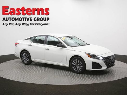 Used 2025 Nissan Altima 2.5 SV FWD image 47