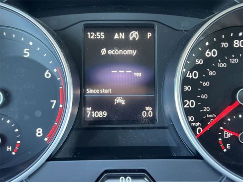 Used 2021 Volkswagen Tiguan SE image 10