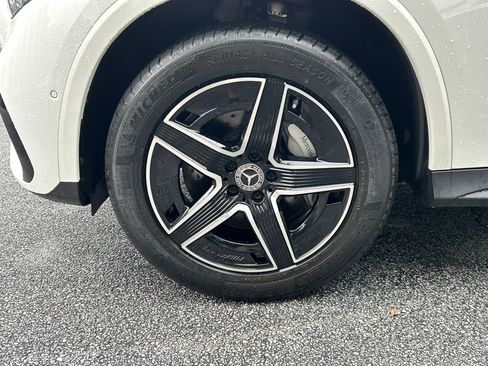 Certified 2024 Mercedes-Benz GLC 300 image 17