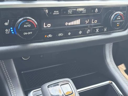 Used 2024 Nissan Pathfinder Platinum FWD image 35