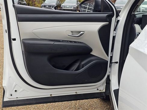 Certified 2025 Hyundai Tucson SE image 14