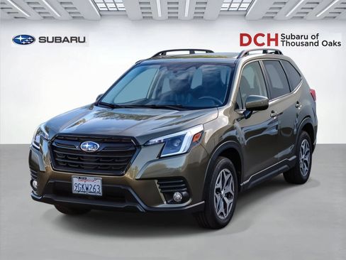 Used 2023 Subaru Forester Premium image 1