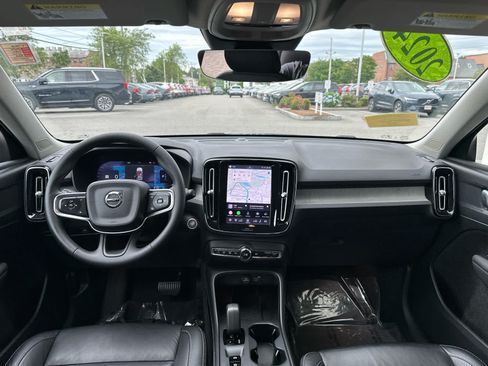 Used 2024 Volvo XC40 B5 Core w/ Protection Package Premier AWD/4WD image 28