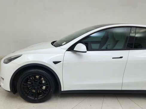 Used 2021 Tesla Model Y Long Range image 4