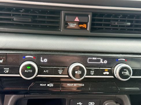 Used 2023 Honda Pilot Sport image 15