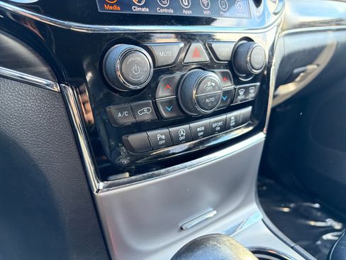 Used 2019 Jeep Grand Cherokee Limited AWD/4WD image 17
