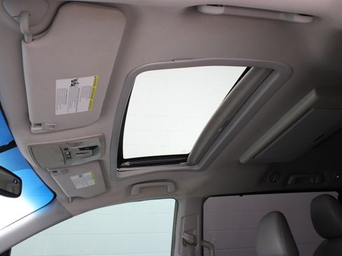 Used 2015 Toyota Sienna XLE Premium FWD image 28