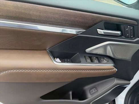 New 2026 GMC Acadia Denali Ultimate w/ LPO, Floor Liner Package AWD/4WD image 17