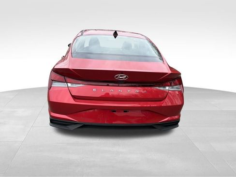 Used 2021 Hyundai Elantra SE w/ Cargo Package image 7