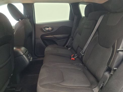 Used 2016 Jeep Cherokee Latitude w/ Safety/Convenience Group FWD image 18