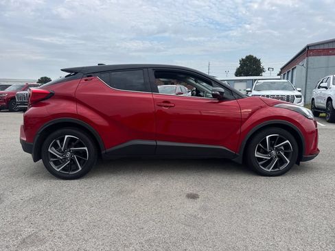 Used 2022 Toyota C-HR Limited FWD image 9